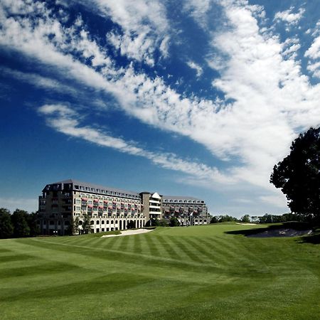 凯尔特庄园度假村酒店 纽波特 外观 照片 The 18th green at The Heritage Golf Resort & Spa