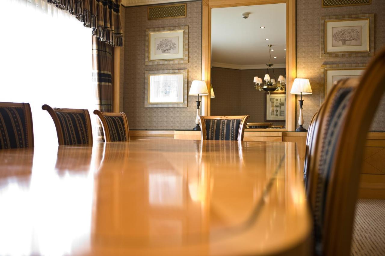 凯尔特庄园度假村酒店 纽波特 外观 照片 The boardroom at the Royal Society
