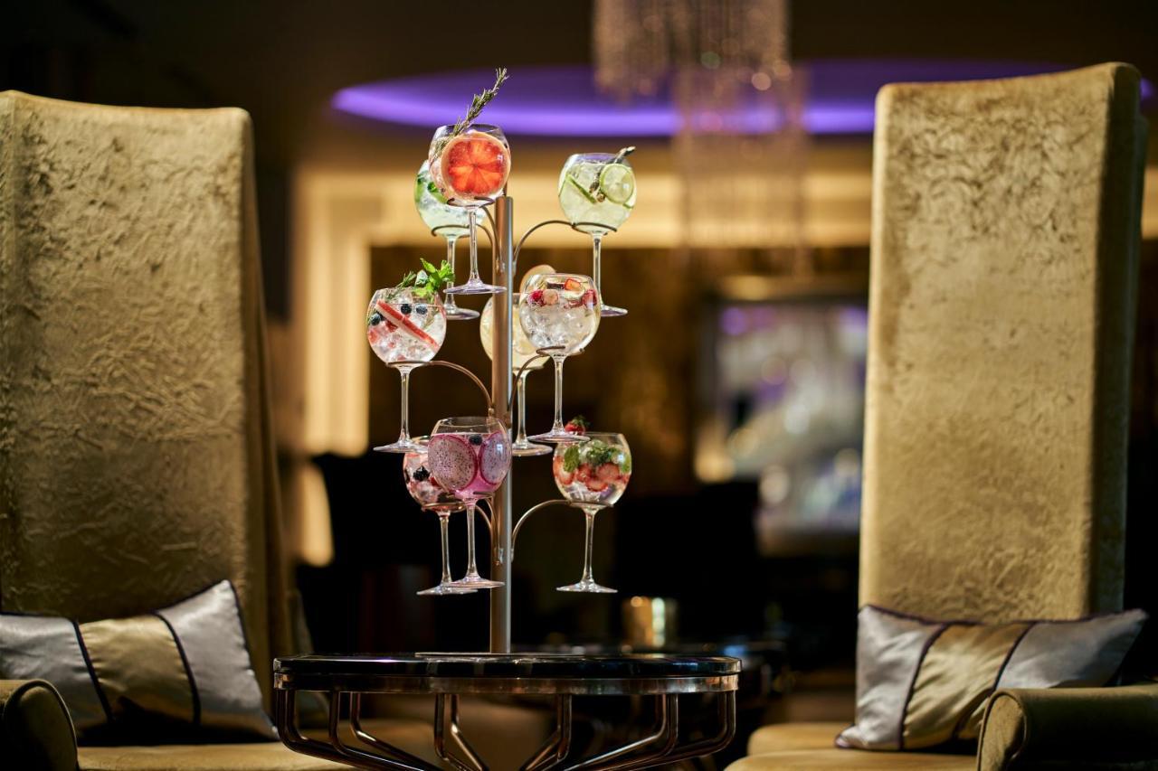 凯尔特庄园度假村酒店 纽波特 外观 照片 A selection of gin and tonic cocktails