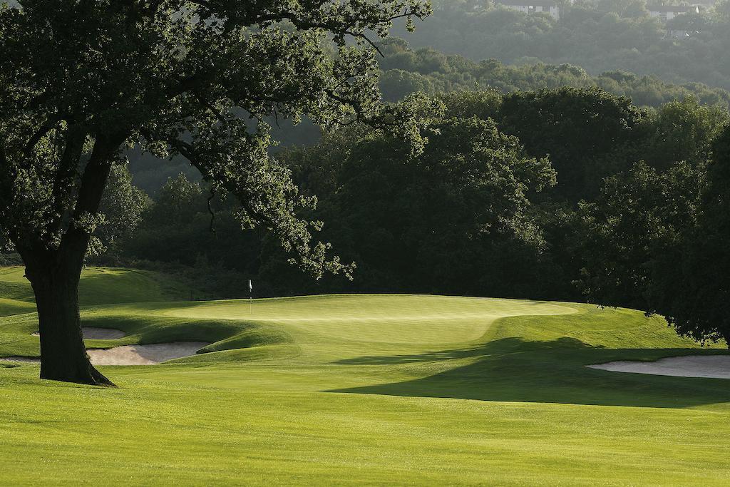 凯尔特庄园度假村酒店 纽波特 外观 照片 The 18th green at The Country Club